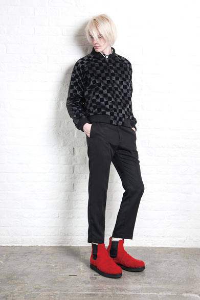 SHIRT 1万9440円、SLACKS 2万5920円、SCARF 9720円、RING 8640円