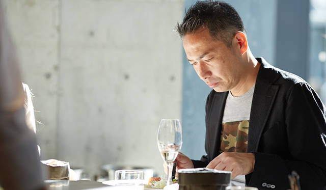 森氏は川上氏と同じ「サーモンコンフィ」をチョイス。二人とも「火入れが素晴らしい」と意見が一致した