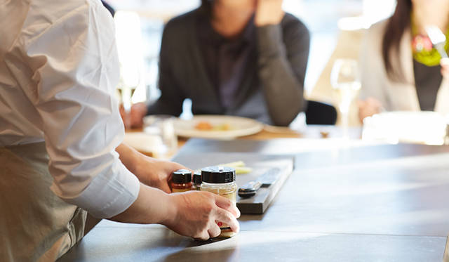 「ニンジン ソバ」の隠し味は、コリアンダーやカレーパウダーなどのスパイス。スパイシーでエキゾティックな香り付けに一役買っている