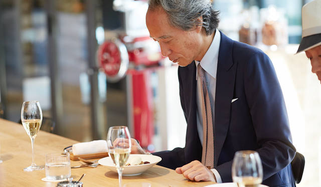 大住は料理もデザートにも共通する香りの高さを絶賛
