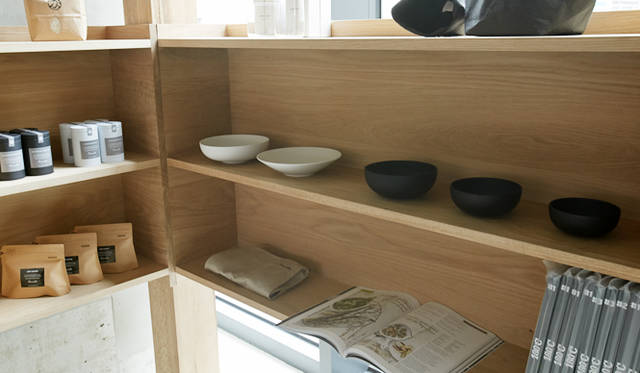 器をはじめ、オリジナルのコーヒーや紅茶なども扱う物販スペース