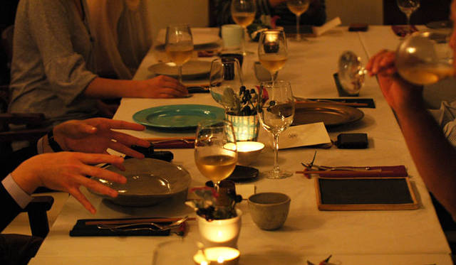  UTSU-WA? with しかまファインアーツ 「うつわと食の EAST ＆ WEST」<br />過去のワイン会の様子