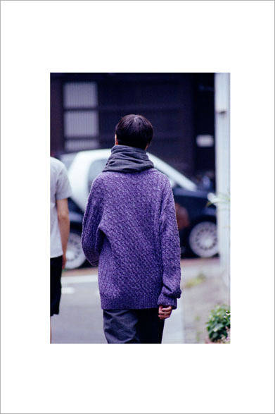 ニット3万4560円、ストール1万9440円、パンツ2万8080円