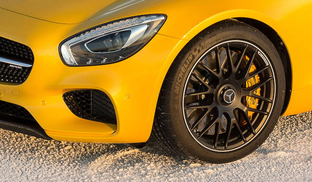 mercedes_amg_gt_103 写真のモデルは外装にナイトパッケージを適用