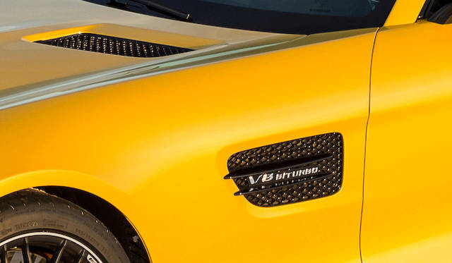 mercedes_amg_gt_106 写真のモデルは外装にナイトパッケージを適用