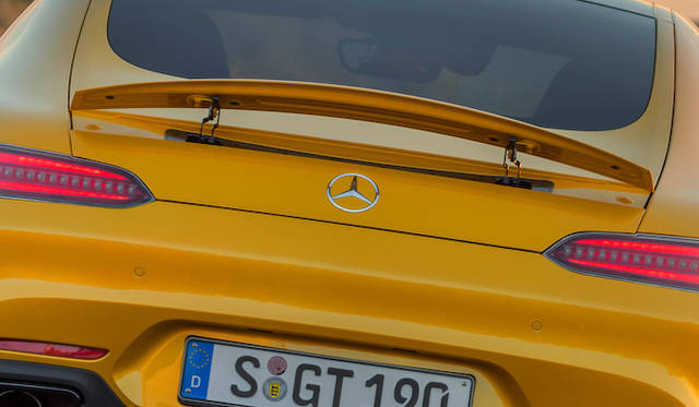 mercedes_amg_gt_111 写真のモデルは外装にナイトパッケージを適用