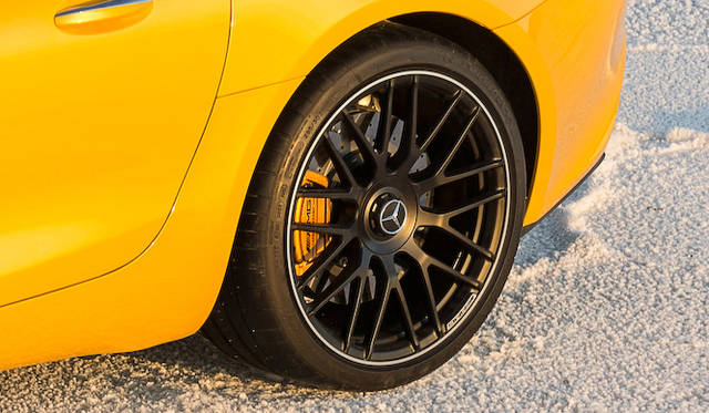 mercedes_amg_gt_112 写真のモデルは外装にナイトパッケージを適用