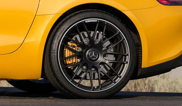 mercedes_amg_gt_113 写真のモデルは外装にナイトパッケージを適用