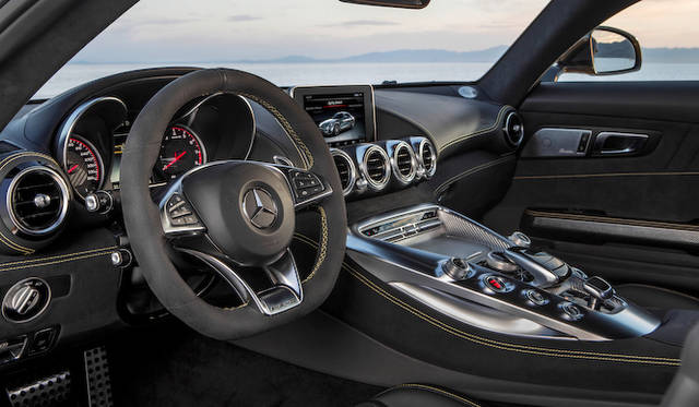 mercedes_amg_gt_133