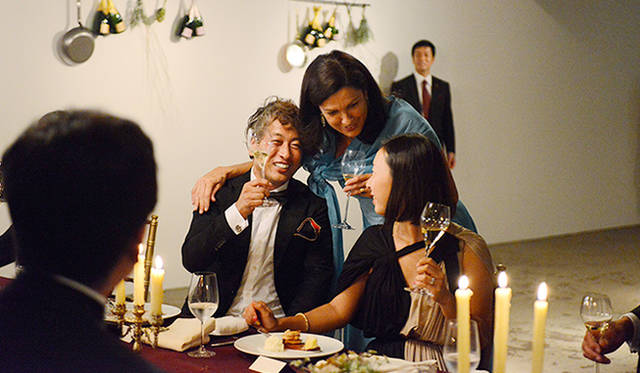 ヨーロッパで大きな話題を呼んだ幻のレストラン「Krug En Capitale」がついに日本上陸。9月1日（月）に開かれたプレスレセプションには、「パティシエ エス コヤマ」オーナーシェフの小山進氏（左）など、各界を代表する16人のゲストが招待された