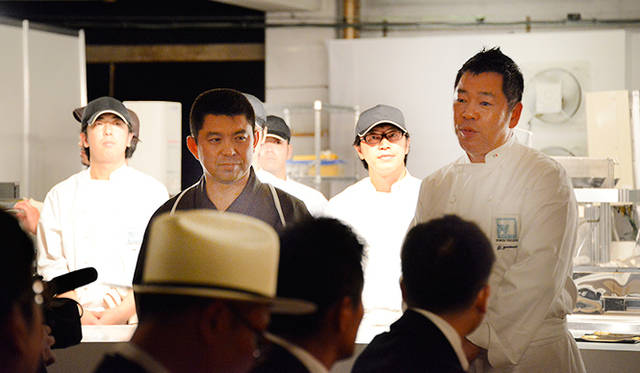 服部氏のマジックで生まれ変わった空間で腕を振るうのは、予約の取れない名店として知られる完全紹介制「鮨処多田」の多田幸義氏（左）、関西を代表するイタリアンの名店「ポンテヴェッキオ」の山根大助氏という二人のシェフ