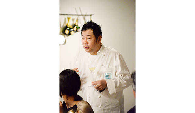 山根氏にクリュッグとマッチングを試みた感想を尋ねてみた。「クリュッグはなんにでも合ってくれて、どんな料理でもそのポテンシャルを最大限に引き出してくれます。そしてまた逆に言えば、パーフェクトに合わせる料理はなんだろうかという探究心もかきたてられます」