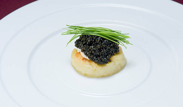 「温かいポテトとティンバッロとキャビア」