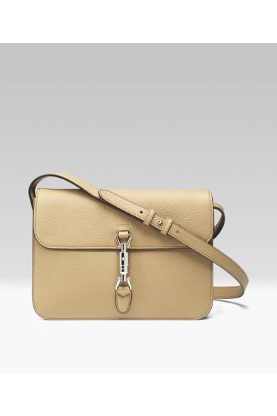 <strong>GUCCI｜ケイト・モス主演のショートフィルム「The Jackie」を公開</strong><br />ショルダーバッグ　[W27×H20×D8]<br />カーフ　25万9000円(税抜)