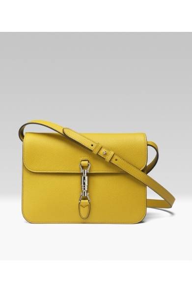 <strong>GUCCI｜ケイト・モス主演のショートフィルム「The Jackie」を公開</strong><br />ショルダーバッグ　[W27×H20×D8]<br />カーフ　25万9000円(税抜)