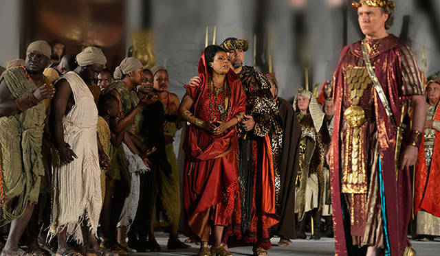 今年の7月から8月に掛けて、エスタハージー家が有する野外アリーナで行われたオペラ「アイーダ」 Courtesy of OFS/ © Steve Haider
