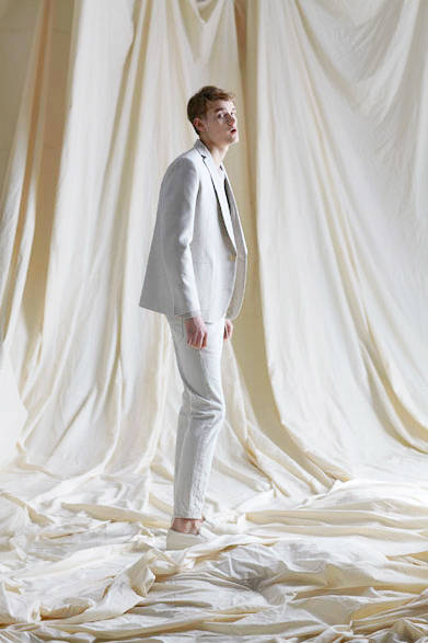 jkt no.279　5万2920円、pants no.264　1万9440円、shoe no.240　4万1040円