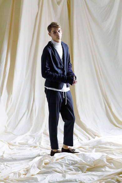 jkt no.283　3万1320円、knit no.274　1万8360円、pants no.284　2万9160円、belt no.276　1万2960円