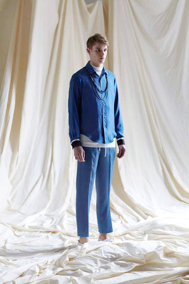 shirt no.269　2万7000円、knit no.274　1万8360円、pants no.278　2万1384円、belt no.276　1万2960円