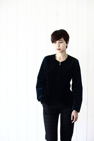 ブルゾン3万7800円、パンツ2万8620円