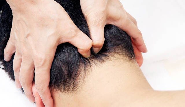 GINZA B・X 定番のセルバスターのフェイシャルコース「顔筋セルバスターコース 70分」ビジター1万8360円、会員1万2960円