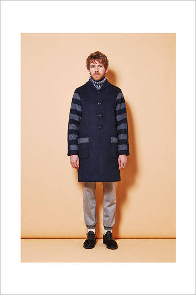 SLEEVE BORDER COAT 5万7240円、HIGH NECK PULLOVER 2万9160円、RIB PANTS 2万7000円