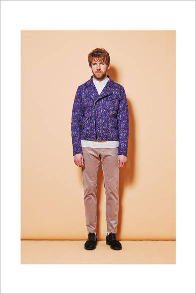 KNIT RIDERS JACKET 5万1840円、RIVERSIBLE PULLOVER 2万8080円、SHIRT 2万8080円、STRETCH CORDUROY PANTS 3万1320円