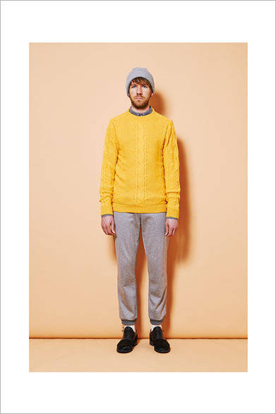 RIVERSIBLE PULLOVER 2万8080円、CHECK SHIRT 3万240円、RIB PANTS 2万7000円、KNIT CAP 8640円