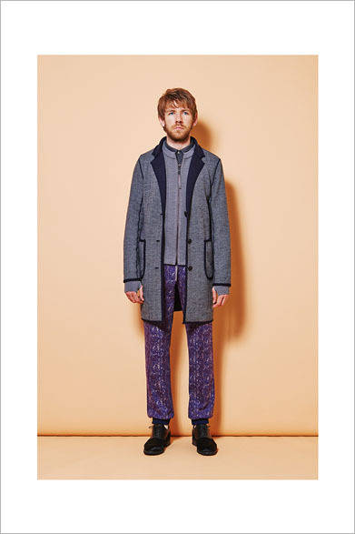 REVERSIBLE COAT 5万2920円、ZIP UP KNIT BLOUSON 3万1320円、CHECK SHIRT 3万240円、RIB PANTS 3万1320円