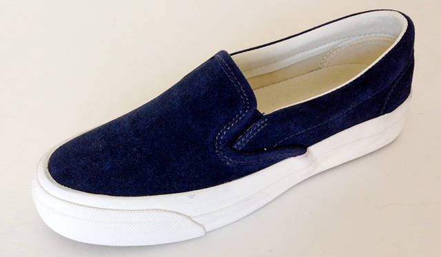 <strong>FUTURE INN｜フューチャーイン</strong>　オリジナルスニーカーブランド「92nd Street shoe makers（ナインティセカンドストリート シューメーカーズ）」　92nd-14F-0001 SUEDE 1万6200円