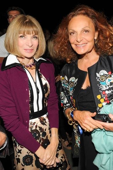（左より）Anna Wintour & Diane von Furstenberg｜アナ・ウィンター＆ダイアン・フォン・ファステンバーグ