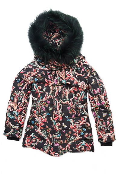 ファーもベストも取り外し可能な“6WAY”ダウンジャケット。ダウン90％フェザー10％と保温性もあり超軽量。カマルグプリント ダウンジャケット　11万4000円（税抜）