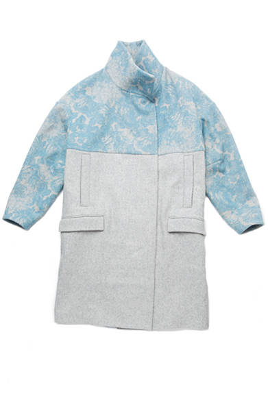 エッグフィット ライトグレーコート　12万3000円（税抜）