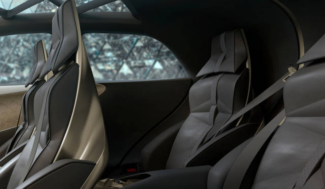 citroen_divine_ds_072 オートクチュールの世界からインスピレーションを得たという「Parisienne Chic」は、アイボリーレザーのダッシュボードに、ドレープと刺繍の入ったシルクサテンの組み合わせ