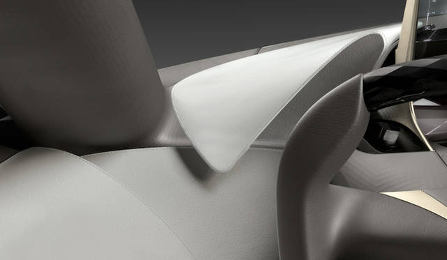 citroen_divine_ds_075 オートクチュールの世界からインスピレーションを得たという「Parisienne Chic」は、アイボリーレザーのダッシュボードに、ドレープと刺繍の入ったシルクサテンの組み合わせ