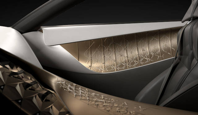 citroen_divine_ds_077 オートクチュールの世界からインスピレーションを得たという「Parisienne Chic」は、アイボリーレザーのダッシュボードに、ドレープと刺繍の入ったシルクサテンの組み合わせ