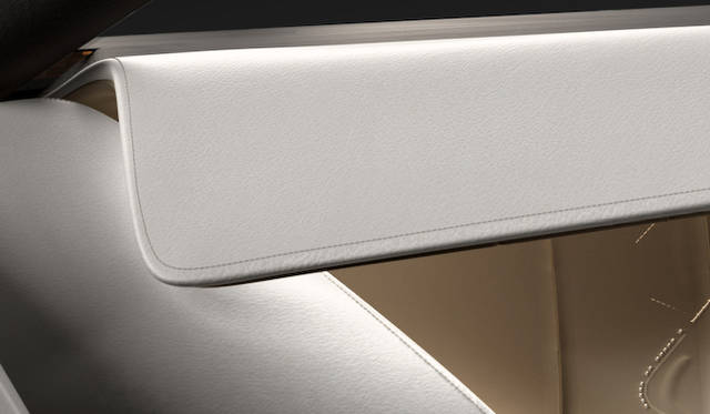 citroen_divine_ds_078 オートクチュールの世界からインスピレーションを得たという「Parisienne Chic」は、アイボリーレザーのダッシュボードに、ドレープと刺繍の入ったシルクサテンの組み合わせ