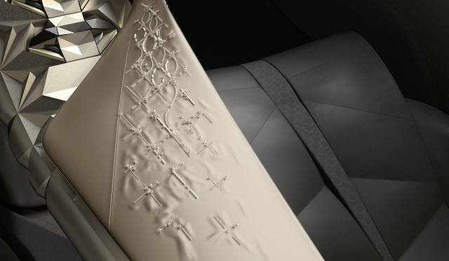citroen_divine_ds_084 オートクチュールの世界からインスピレーションを得たという「Parisienne Chic」は、アイボリーレザーのダッシュボードに、ドレープと刺繍の入ったシルクサテンの組み合わせ