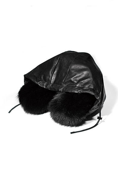 トラベルネックピロー　13万4000円（税抜）