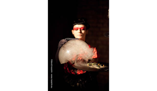 「ゲリラレストラン UNDER THE ROOF」 ／Direktorenhaus、ベルリン／2012年 Photograph by David Nassim of www.fizzfoto.eu