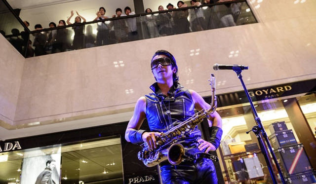 <strong> HANKYU MEN’S TOKYO｜阪急メンズ東京　</strong>　「AUTUMN NIGHT」にて武田真治スペシャルライブ＆トークショー開催　