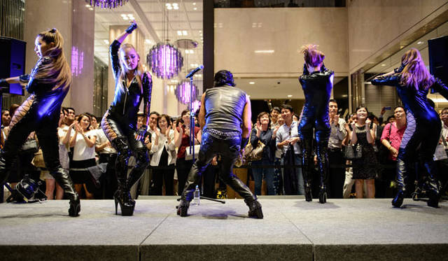 <strong> HANKYU MEN’S TOKYO｜阪急メンズ東京　</strong>「AUTUMN NIGHT」にて武田真治スペシャルライブ＆トークショー開催