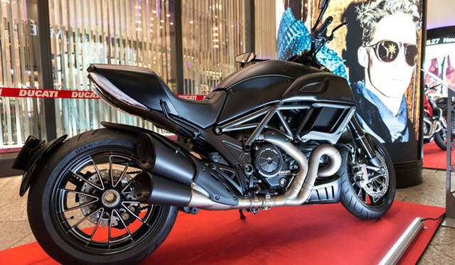 <strong> HANKYU MEN’S TOKYO｜阪急メンズ東京　</strong>「AUTUMN NIGHT」