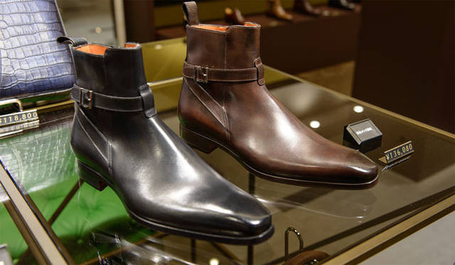<strong>HANKYU MEN’S TOKYO｜阪急メンズ東京</strong>　地下1階 紳士靴売場<strong>「SANTONI （サントーニ）」</strong>　「1603（ジョッパーブーツ）」[阪急メンズ東京限定] 各13万6080円