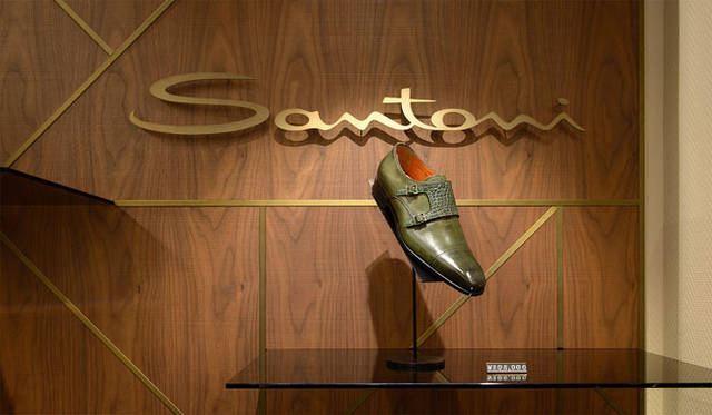 <strong>HANKYU MEN’S TOKYO｜阪急メンズ東京</strong>　地下1階 紳士靴売場<strong>「SANTONI （サントーニ）」</strong>　ショップオープンを記念して、サントーニの靴を購入した方に先着でプレゼント（※プレゼントは数に限りあり。なくなり次第終了）。10月には、イタリア本社工場より職人を招いたパターンオーダー会も開催予定