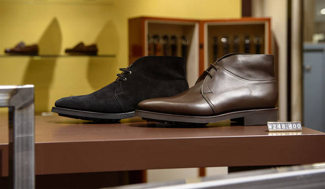 <strong>HANKYU MEN’S TOKYO｜阪急メンズ東京</strong>　地下1階 紳士靴売場<strong>「JOHN LOBB（ジョンロブ）」</strong>　ジョンロブ直営店では扱いのないアシュビーソールの「Romsey II」[阪急メンズ東京限定カラー] 各24万8400円