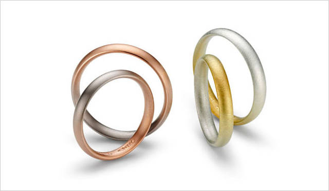 「Mini Aura＆Mini Iris（ミニオーラ＆ミニアイリス）」左／K18RG～GG 3.0～7.0mm 19万4400円～、右／K18YG～WG 3.0～7.0mm 20万7360円～