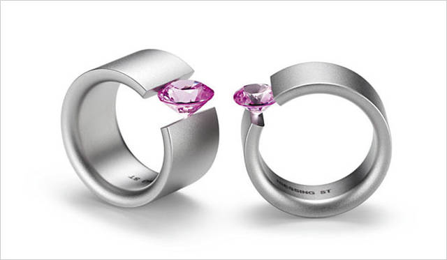 「Acrobat Sakura（アクロバット サクラ）」ステンレススティール×シンセティック 8.5mm～ 6万1560円～