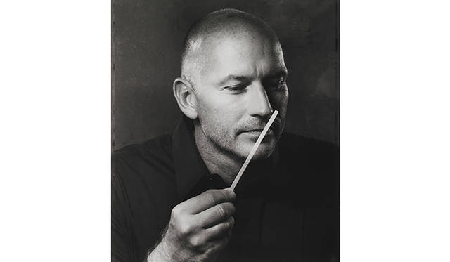 リナーリのCEO兼ディレクター、レイナー・ディエシェ氏。モデルやインテリアセレクトショップ運営の経験も、洗練されたデザインに昇華している