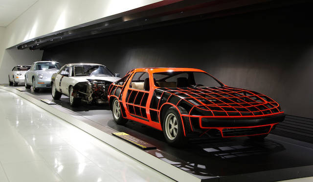 手前は「タイプ995」のコンセプトスタディモデル